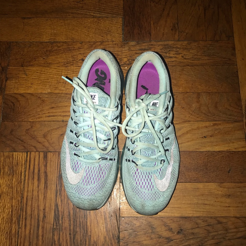 NIKE SNEAKERS